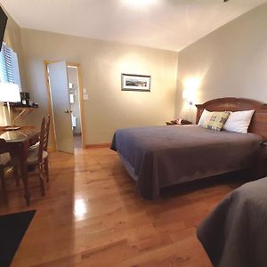 Standard Room One Queen Bed One Single Bed